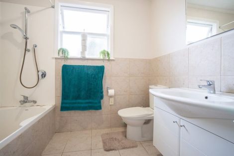 Photo of property in 2 Hartley Place, Awapuni, Palmerston North, 4412