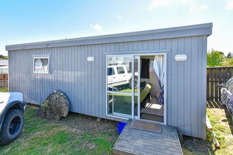 Photo of property in 5 Iris Place, Clendon Park, Auckland, 2103