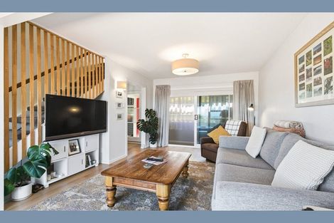 Photo of property in 12 Middlesex Place, Northland, Wellington, 6012