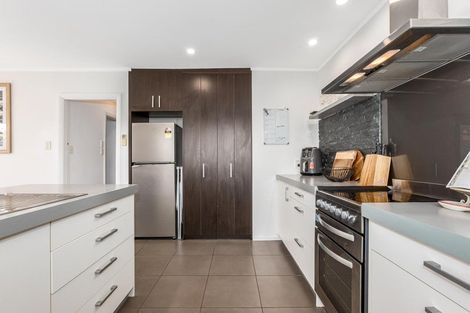 Photo of property in 17 Kiriwai Road, Paremata, Porirua, 5024