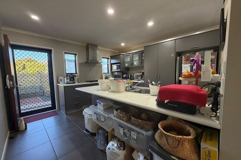 Photo of property in 129 Fernhill Way, Oteha, Auckland, 0632
