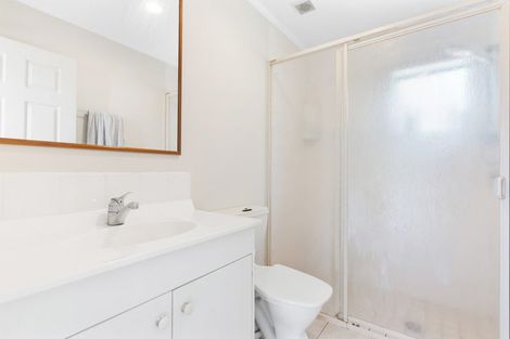 Photo of property in 33b Dalwhinnie Parade, Highland Park, Auckland, 2010