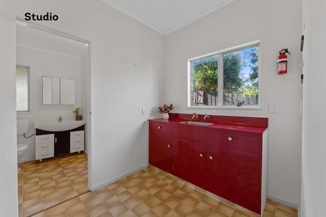 Photo of property in 5 Freyberg Crescent, Waikanae Beach, Waikanae, 5036