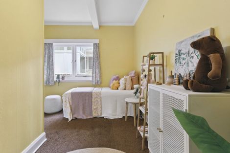 Photo of property in 230 Queens Drive, Lyall Bay, Wellington, 6022