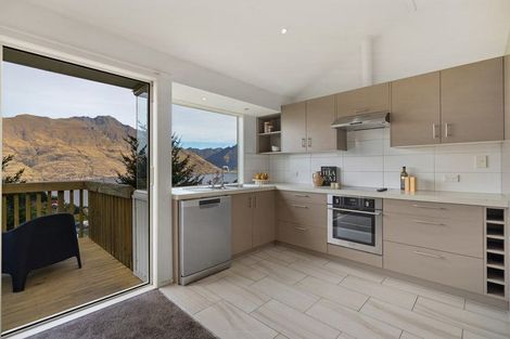 Photo of property in 2a Bird Place, Fernhill, Queenstown, 9300