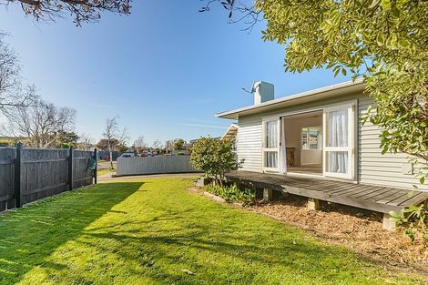 Photo of property in 24 Holdsworth Avenue, Milson, Palmerston North, 4414