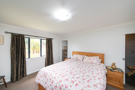 Photo of property in 57 Waicola Drive, Fitzherbert, Palmerston North, 4471