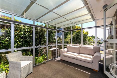 Photo of property in 1 Cabot Place, Frankleigh Park, New Plymouth, 4310
