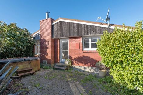 Photo of property in 12 Ladbrokes Place, Fendalton, Christchurch, 8052