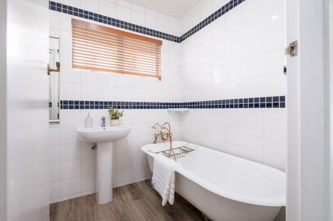 Photo of property in 32 Oakland Avenue, Papatoetoe, Auckland, 2025