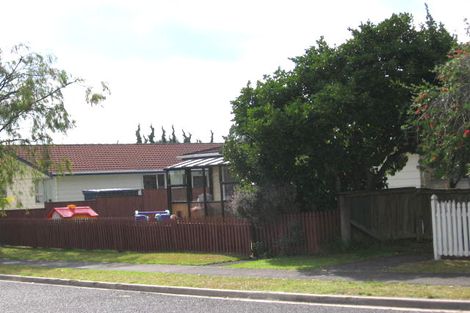 Photo of property in 2/20 Scarlock Avenue, Browns Bay, Auckland, 0630