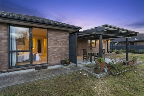 Photo of property in 35 Cabeleigh Drive, Helensville, 0800