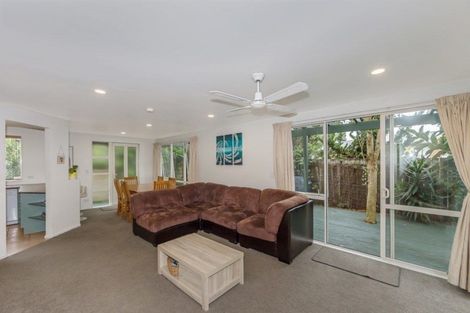 Photo of property in 18b Holiday Road, Stanmore Bay, Whangaparaoa, 0932