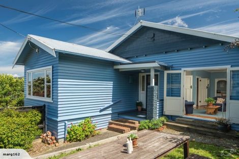 Photo of property in 25 Omar Street, Khandallah, Wellington, 6035
