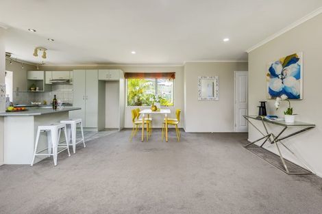 Photo of property in 5 Secoia Crescent, Mangere, Auckland, 2022