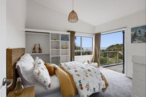 Photo of property in 41 Laingholm Drive, Laingholm, Auckland, 0604