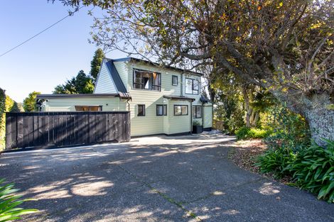 Photo of property in 28 Sunset Road, Unsworth Heights, Auckland, 0632