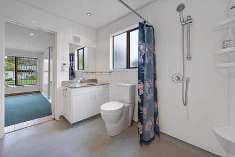 Photo of property in 13 Winstone Place, Highlands Park, New Plymouth, 4312