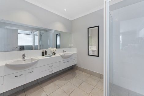 Photo of property in 6 Cameron Drive, Acacia Bay, Taupo, 3385