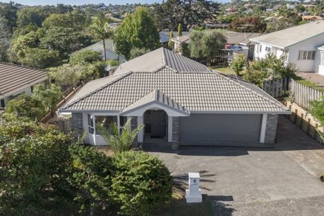 Photo of property in 8 Bluebird Crescent, Unsworth Heights, Auckland, 0632