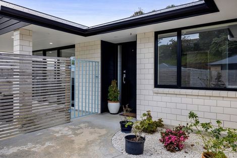 Photo of property in 6 Frederick Place, Whalers Gate, New Plymouth, 4310