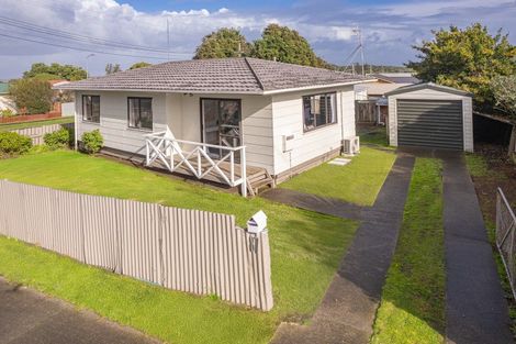 Photo of property in 87 Cornfoot Street, Castlecliff, Whanganui, 4501