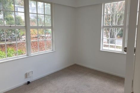 Photo of property in 14 Easton Park Parade, Glenfield, Auckland, 0629