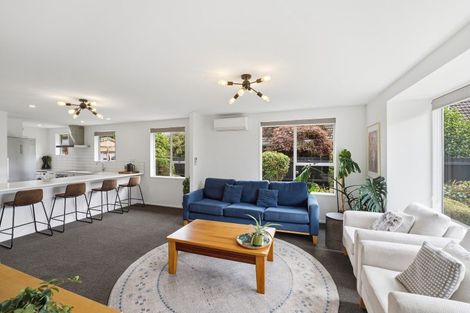 Photo of property in 2/17b Prestons Road, Redwood, Christchurch, 8051