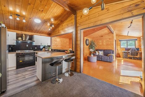 Photo of property in 135 Plateau Road, Te Marua, Upper Hutt, 5018