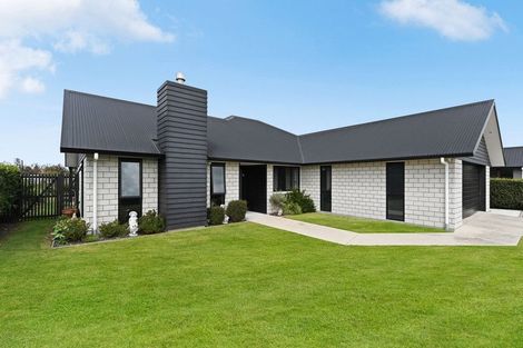 Photo of property in 52 Norfolk Drive, Cambridge, 3434