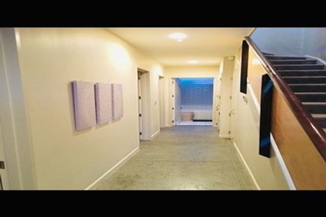 Photo of property in 2/306 Evans Bay Parade, Hataitai, Wellington, 6021