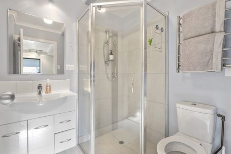 Photo of property in 264a Sunset Road, Windsor Park, Auckland, 0632