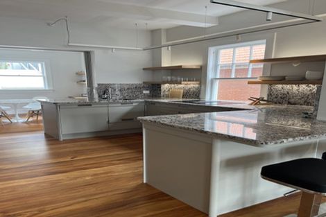 Photo of property in Inverleith Apartments, 3/306 Oriental Parade, Oriental Bay, Wellington, 6011