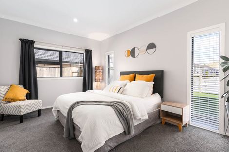 Photo of property in 28 Queen Charlotte Drive, Aotea, Porirua, 5024