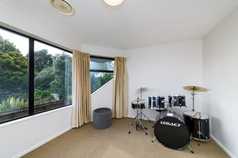 Photo of property in 15 Phoenix Avenue, Hokowhitu, Palmerston North, 4410