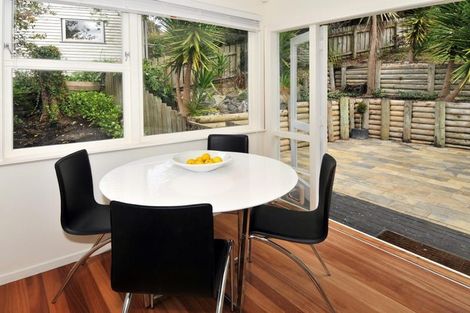 Photo of property in 61 Peach Road, Glenfield, Auckland, 0629