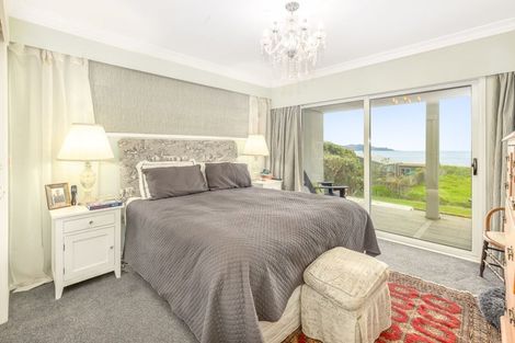 Photo of property in 8 Ara Kuaka, Waikanae Beach, Waikanae, 5036