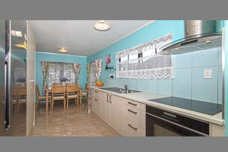 Photo of property in 2/16 De Quincey Terrace, Highland Park, Auckland, 2010