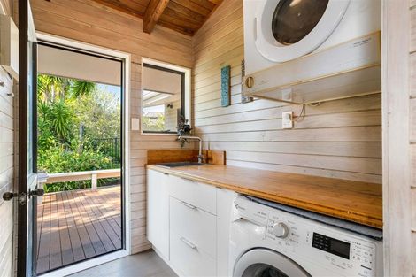 Photo of property in 206 Onemana Drive, Onemana, Whangamata, 3691