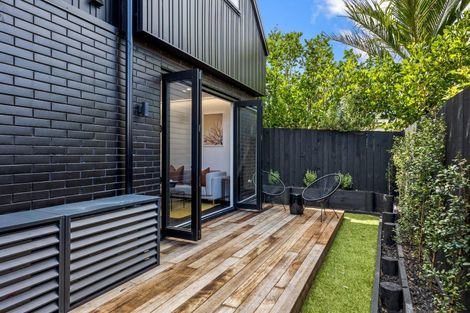 Photo of property in 15 Humariri Street, Point Chevalier, Auckland, 1022
