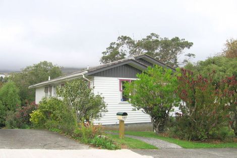 Photo of property in 137 Taylor Terrace, Tawa, Wellington, 5028