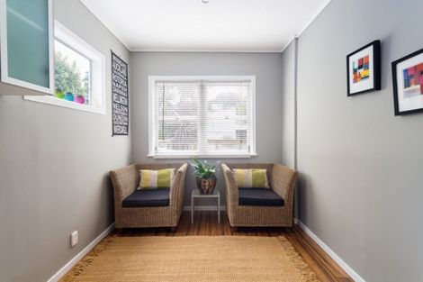 Photo of property in 29 Masterton Road, Rothesay Bay, Auckland, 0630