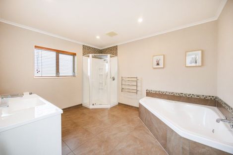 Photo of property in 30 Kilkenny Place, Fitzherbert, Palmerston North, 4410