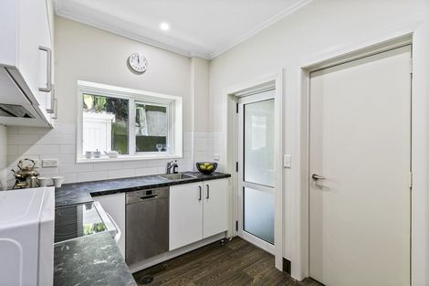 Photo of property in Fountain Court, 18/48 Oriental Parade, Oriental Bay, Wellington, 6011