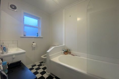 Photo of property in 68 Glanmire Road, Newlands, Wellington, 6037