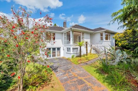 Photo of property in 44 Selwyn Crescent, Forrest Hill, Auckland, 0620