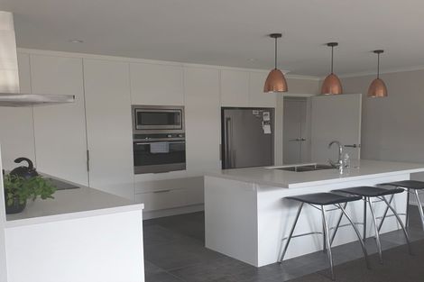 Photo of property in 5 O Ruamano Crescent, Pukekohe, 2120