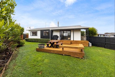 Photo of property in 100 Hillcrest Drive, Kelvin Grove, Palmerston North, 4414