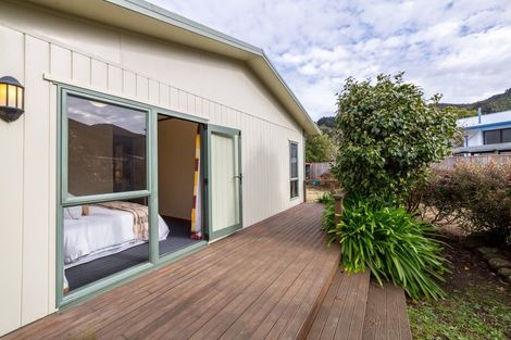 Photo of property in 3 Kowhai Grove, Featherston, 5710
