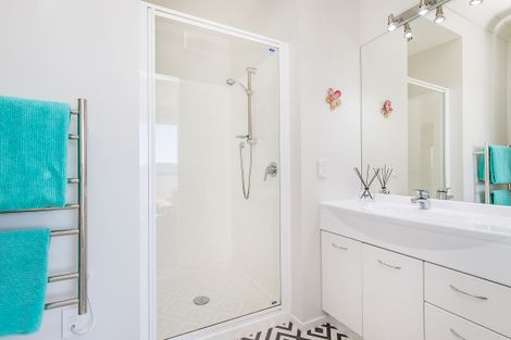 Photo of property in 7d Marjory Close, Broadmeadows, Wellington, 6035